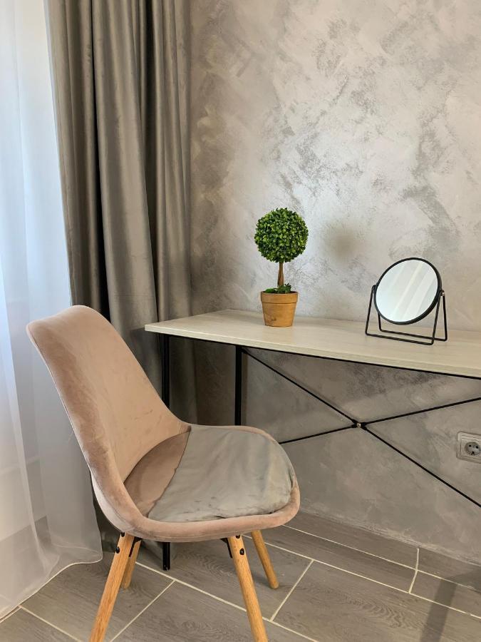 Chic Galati Apartment: Urban Escape Exterior foto